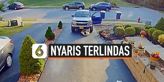 VIDEO: Mobil Tiba-Tiba Mundur Saat Parkir, Pria ini Nyaris Terlindas