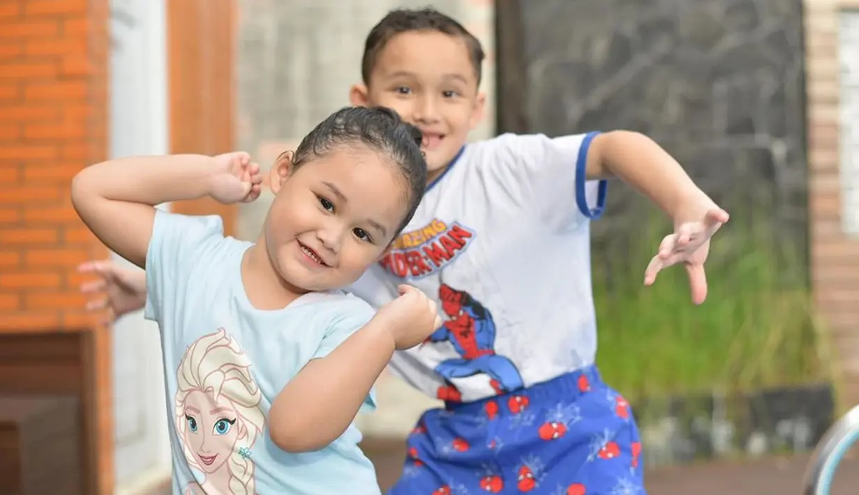 (Instagram/adeliapasha)