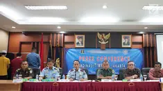 Kepala Kantor Imigrasi Jakarta Pusat Is Edy Eko Putranto memberikan keterangan dalam konferensi pers terkait penangkapan tiga WNA yang diduga terjerat kasus prostitusi di bawah umur di Kantor Imigrasi Kelas I Non TPI Jakarta Pusat, Kamis (8/8/2019). (Liputan6.com/Immanuel Antonius)