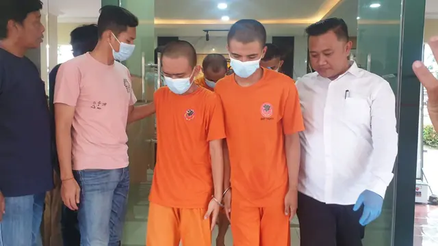 Belasan tersangka kasus penyalahgunaan narkotika dalam rilis kasus di Mapolres Garut, Jawa Barat. (Liputan6.com/Jayadi Supriadin)