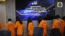 Direktorat Jenderal (Ditjen) Imigrasi menangkap 17 orang Warga Negara (WN) Vietnam yang diduga menyalahgunakan izin tinggal keimigrasian. (Liputan6.com/Angga Yuniar)