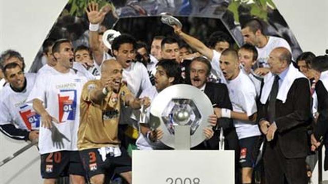 Lyon Juara Ligue1 (© AFP 2008)