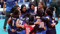 Selebrasi kemenaangan pemain voli putri Jawa Barat usai mengalahkan Jawa Tengah pada final PON XX Papua di GOR Voli Indoor Koya Koso, Jayapura, Papua, Selasa (12/10/2021). Jawa Barat menang 25-16, 25-14, dan 25-18. (Foto: PB PON XX PAPUA/Muhamad Solihin).