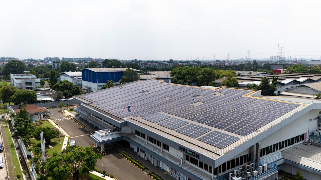 PLTS Atap Jadi Cara Industri Farmasi Tekan Emisi pada Produksi Obat