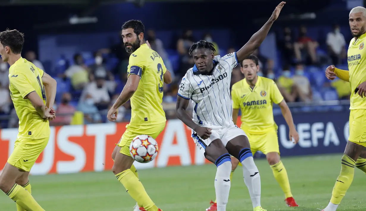 Atalanta tampil percaya diri menghadapi tuan rumah Villarreal di awal babak pertama lewat motor serangan di lini depan, Duvan Zapata. (Foto: AP/Alberto Saiz)