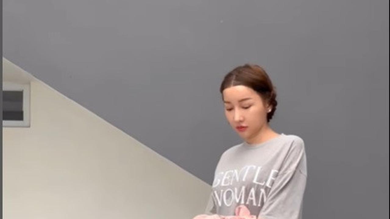 Potret Lucinta Luna Ngaku Ingin Taubat Usai Nonton 'Siksa Neraka', Bakar Sederet Koleksi Baju Seksi