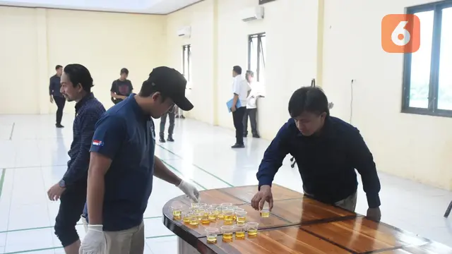 Polres Bulukumba mengelar tes urin (Liputan6.com/Fauzan)