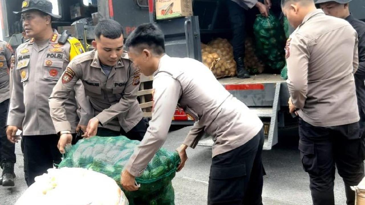 Polda Sumut Salurkan Bantuan Bencana Lewat Udara ke Tapanuli Tengah dan Sibolga