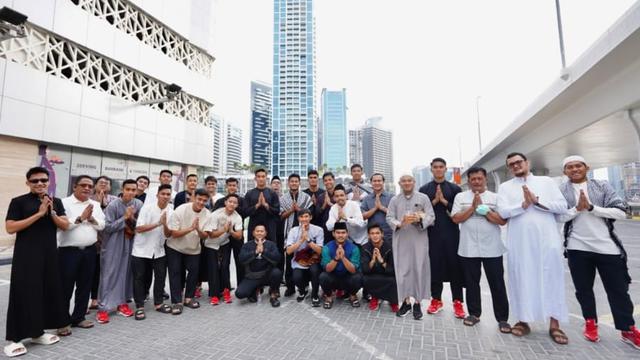Timnas Indonesia U-23 merayakan Hari Raya Idulfitri di Dubai, UEA.