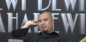 Sebelumnya Ahmad Dhani menentang tindakan Mulan Jameela saat curhat dengan Deddy Corbuzier. Sekarang, Ahmad Dhani ikutan curhat dengan Deddy Corbuzier. Tetapi Dhani mengungkapkan, ada beberapa adegan yang diedit Deddy dengan alasan tertentu.