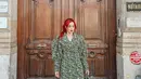 Gaya Parisian chic dari Tasya Farasya dengan gaun hijau. [Foto: Instagram/tasyafarasya]