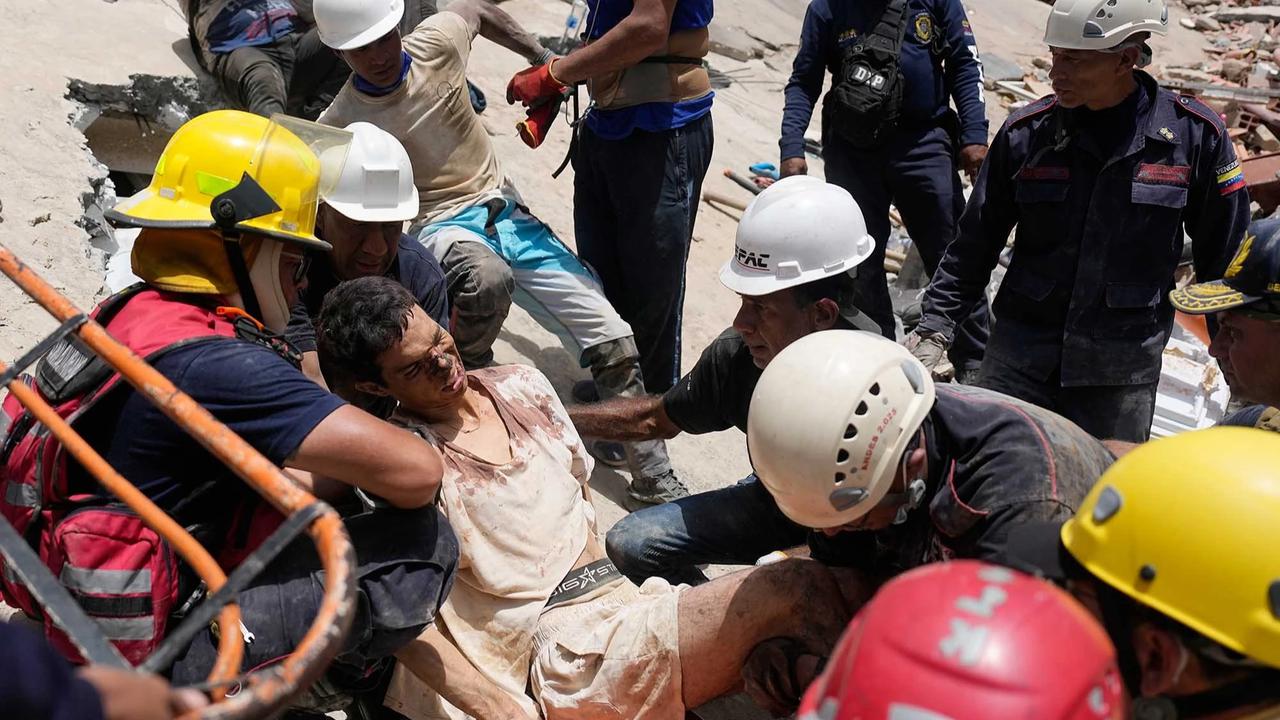 FOTO: Penyelamatan Dramatis Korban Selamat Setelah Dua Hari Tertimbun Gempa Venezuela