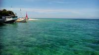 Pantai dengan air yang jernih ini di Pulau Gili Labak, salah satu obyek wisata andalan di Kabupaten Sumenep