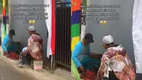 Aksi Solidaritas Sesama Tukang Sol Sepatu Berbagi Pekerjaan Ini Bikin Haru (Sumber: TikTok/@fatimahrani_)