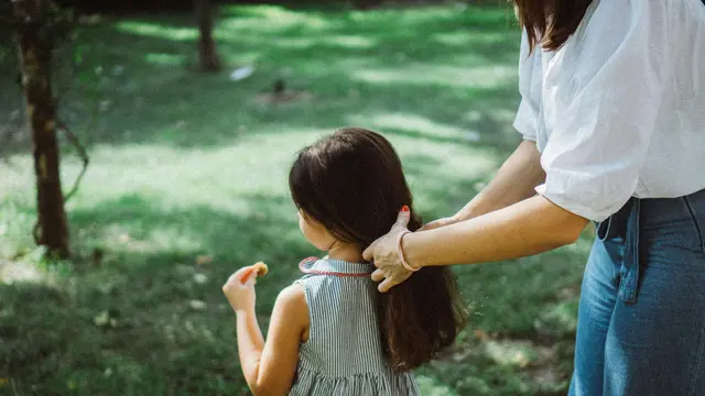 Ilustrasi Anak dan Orangtua