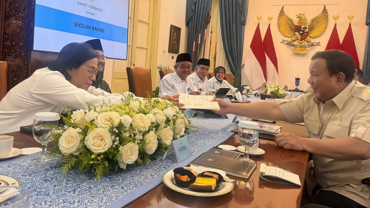 VIDEO: Momen Prabowo Kepo, Tiba-tiba Cek Isi Buku Catatan Menkeu Sri Mulyani, Ada Apa?