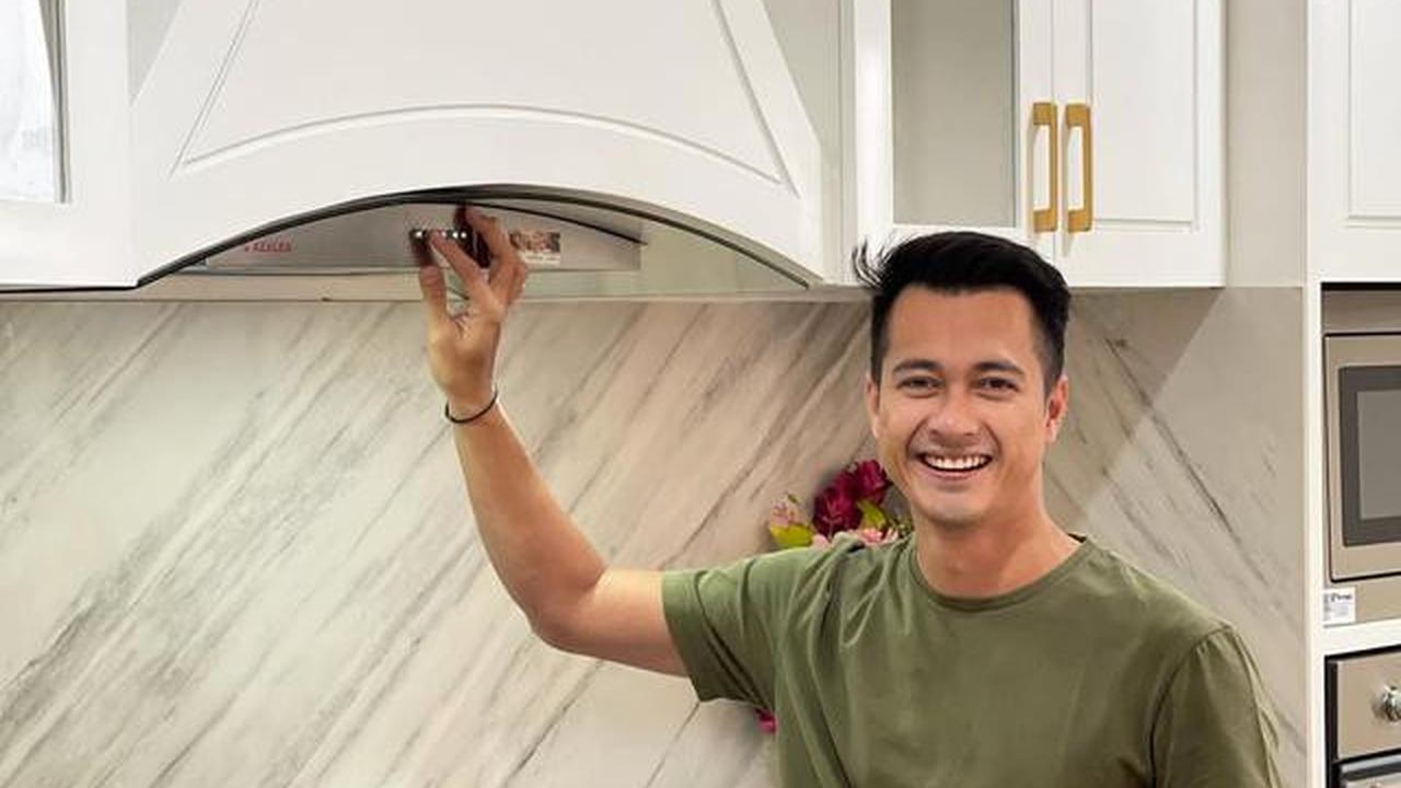 9 Potret Dapur Rumah Eza Gionino yang Mewah, Padukan Unsur Klasik dan Modern