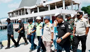 Mendagri Tinjau Lokasi Terdampak Gempa di Pelabuhan Laurentius Say Maumere