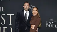 Ben Affleck dan Jennifer Lopez pada 9 Oktober 2023. (Evan Agostini/Invision/AP, File)