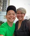 Di tengah pandemi Covid-19, sejumlah orang tua berjuang menjadi pendidik bagi anak-anak mereka yang bersekolah dari rumah. Begitu juga dengan Ernest Prakasa dan Mera Anastasia yang selalu mengajarkan buah hatinya sekolah. (Instagram/ernestprakasa)