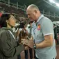 Pelatih Eastern SC, Chan Yuen-ting bersama pelatih Guangzhou, Luiz Felipe Scolari (Twitter/@AFC Champions League)