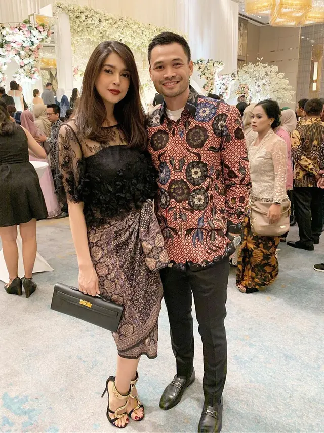 6 Atlet Pria Indonesia yang Miliki Pasangan Selebriti