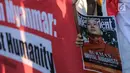 Peserta aksi membawa poster Biksu Wirathu saat menggelar aksi didepan Kedutaan Besar Myanmar, Jakarta, Jumat (15/9). Dalam aksinya mereka meminta pemerintah Myanmar untuk menghentikan pembantaian warga etnis Rohingnya. (Liputan6.com/Fiazal Fanani)