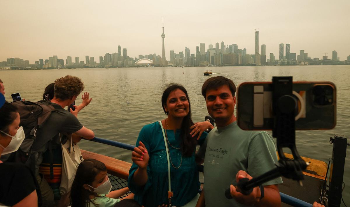 Ngerinya Langit Kota Toronto Berubah Kekuningan akibat Asap Kebakaran Hutan