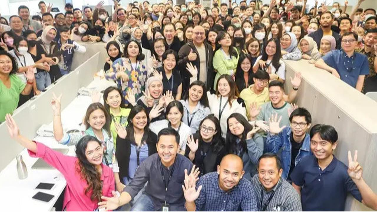 7 Potret Irwan Mussry Bareng Tim Kerjanya, Selalu Kompak di Berbagai Kesempatan