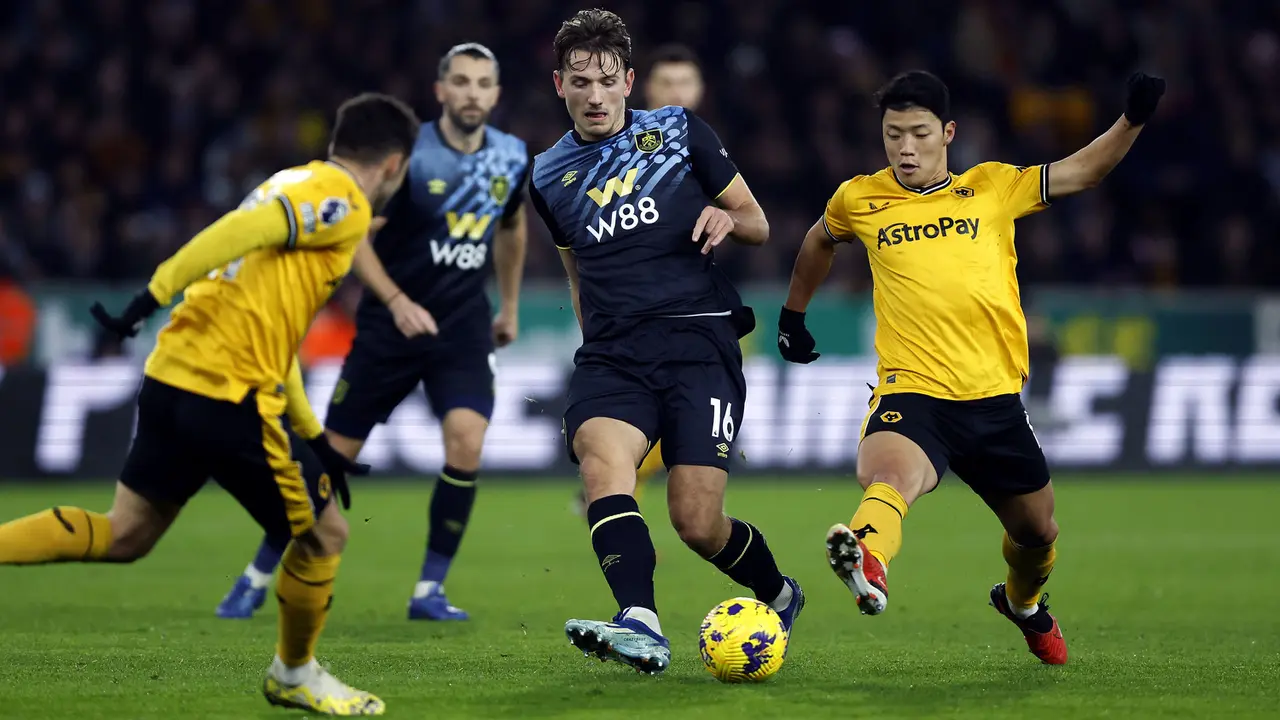 Foto: Aksi Tenang Hwang Hee-chan Bawa Wolves Menang Tipis atas Burnley di Liga Inggris 2023/2024
