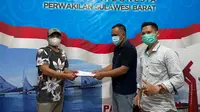 Keluarga Kristina Paskibraka yang gagal ke Istana Negara melaporkan Dispora Sulbar ke Ombudsman (Liputan6.com/Abdul Rajab Umar)