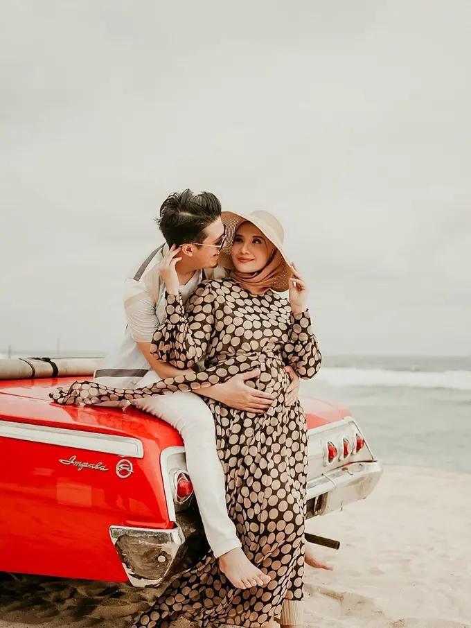 Zaskia Sungkar dan Irwansyah. (Foto: Instagram @zaskiasungkar15)