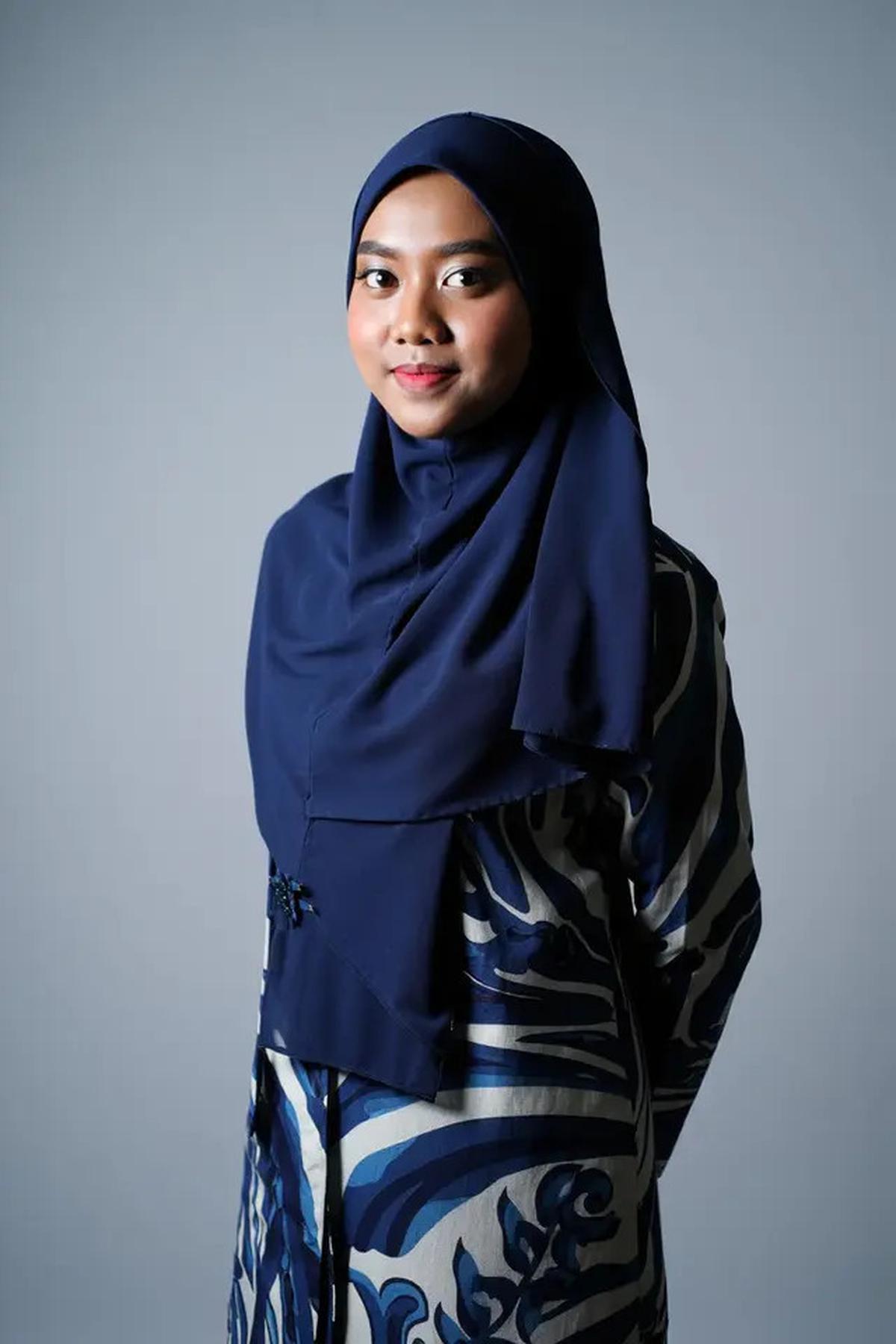 10 Model Gamis Batik Syar'i Slim Fit tapi Tetap Sopan, Kekinian di 2025