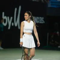 Wulan Guritno Bermain Tenis (Sumber: instagram/wulanguritno)