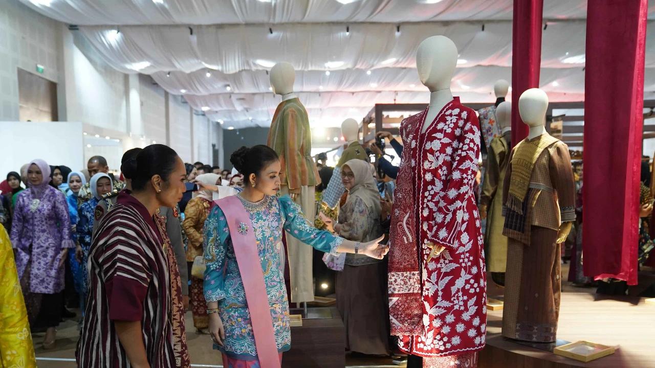 FOTO: Semangat Persit Bisa Hidupkan HUT Ke-80 dengan Balutan Budaya Nusantara