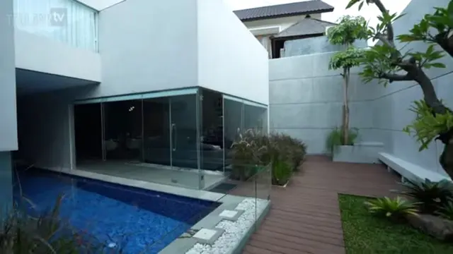 Rumah baru Desta yang penuh kamuflase