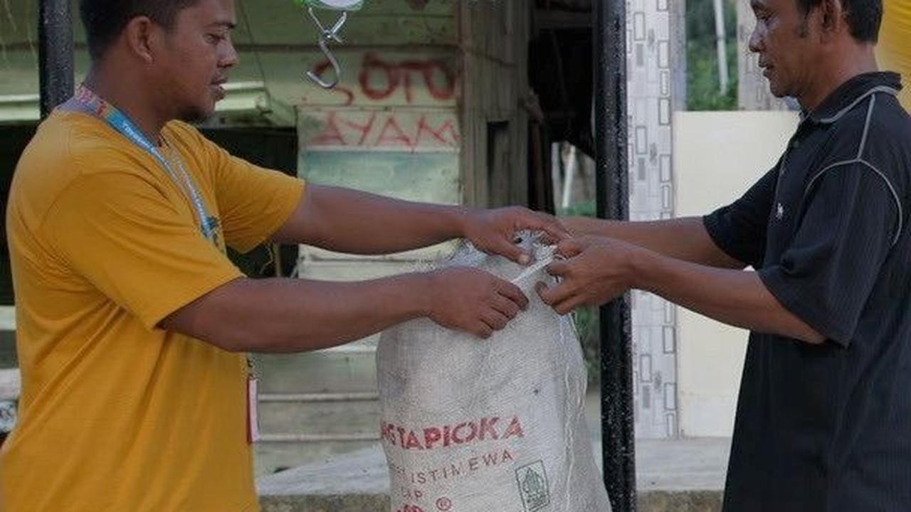 Tidak hanya meningkatkan kesadaran soal kebersihan, mereka juga bentuk nyata hadirnya literasi dan inklusi keuangan yang secara positif dijalankan BRI. <br>