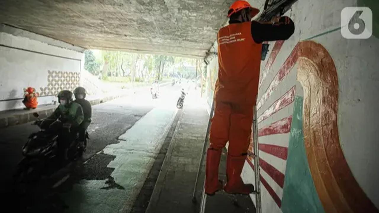 Heru menegaskan, ada aturan yang mengatur secara ketat aktivitas kerja Aparatur Sipil Negara (ASN) di lingkungan Pemerintah Provinsi (Pemprov) DKI Jakarta. Karena itu, kata Heru, segala tindak tanduk yang melanggar aturan bakal ditindaklanjuti.