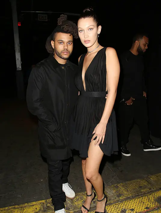 Dilansir dari HollywoodLife, momen tersebut diabadikan dalam banyak kamera. (REX/Shutterstock/HollywoodLife)