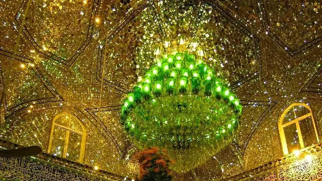 Keindahan Masjid Shah Cheragh (sumber: wikipedia)