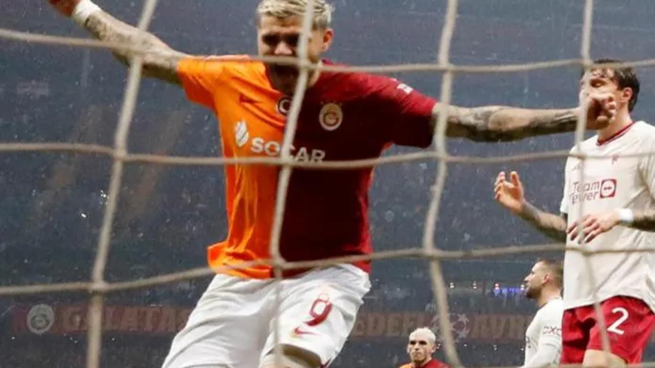 Pemain Galatasaray, Mauro Icardi melakukan selebrasi saat merayakan gol kedua rekannya Hakim Ziyech ke gawang MU.<br>(REUTERS/Murad Sezer)<br>