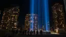 Sinar cahaya yang membentuk Tribute in Light diuji coba sebagai persiapan untuk memperingati 23 tahun serangan teroris 9/11, New York, 5 September 2024. (Spencer Platt/Getty Images North America/Getty Images via AFP)