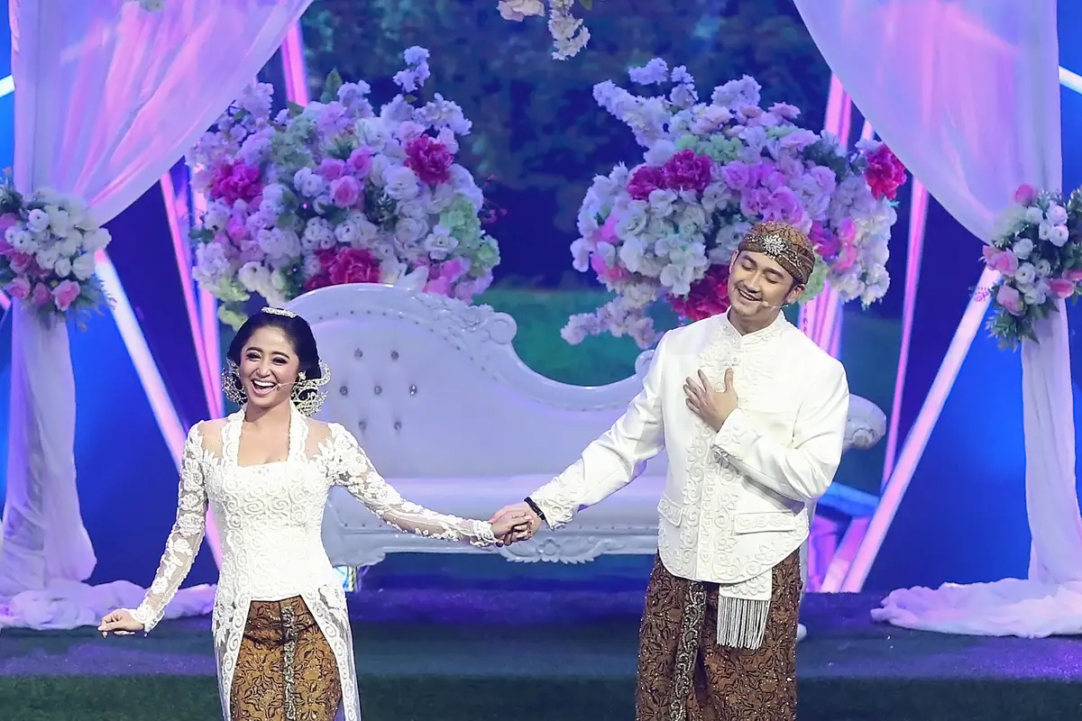 [Bintang] Dewi Perssik dan Angga Wijaya