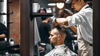4 Tips Potongan Rambut Pria Sesuai Jenis Rambut, Buat Gayamu Makin Keren
