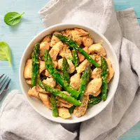 ilustrasi ayam asparagus/Fortyforks/Shutterstock