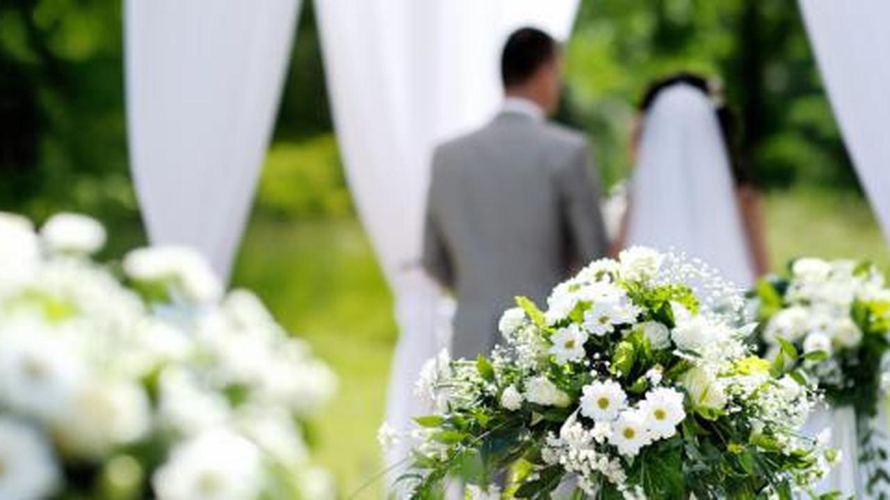 Ingin nikah 12-12-12, pasangan serbu KUA Jati Asih 