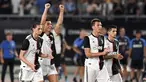 Pemain Juventus berselebrasi setelah mengalahkan Inter Milan dalam laga International Champions Cup 2019 di Nanjing Olympic Sports Center Gymnasium, China (24/7/2019). Juventus menang adu penalti atas Inter Milan 4-2 (1-1). (Li Bo/Xinhua via AP)