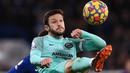Tertinggal 0-1 di babak pertama lantas tak mengendurkan semangat Brighton. Adam Lallana dkk beberapa kali membuat serangan dan mengancam gawang yang dijaga oleh Eduardo Mendy. (AFP/Glyn Kirk)