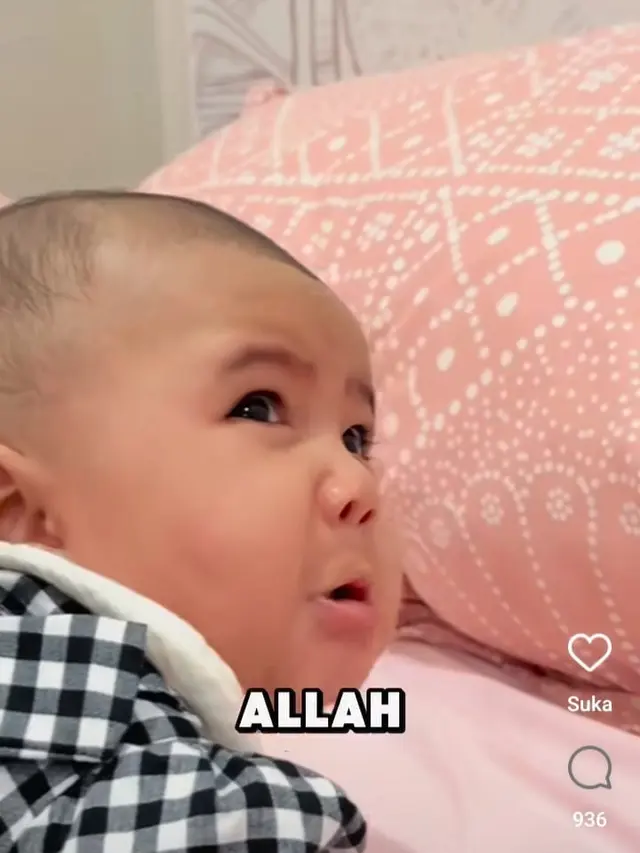Potret Ameena jaga sang adik Baby Azura (Sumber: Instagram/@attahalilintar)