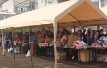 Warga Berbondong Ikut Bazar Murah Metta School Surabaya